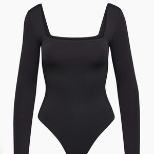 ARITZIA- Contour Squareneck Longsleeve Bodysuit